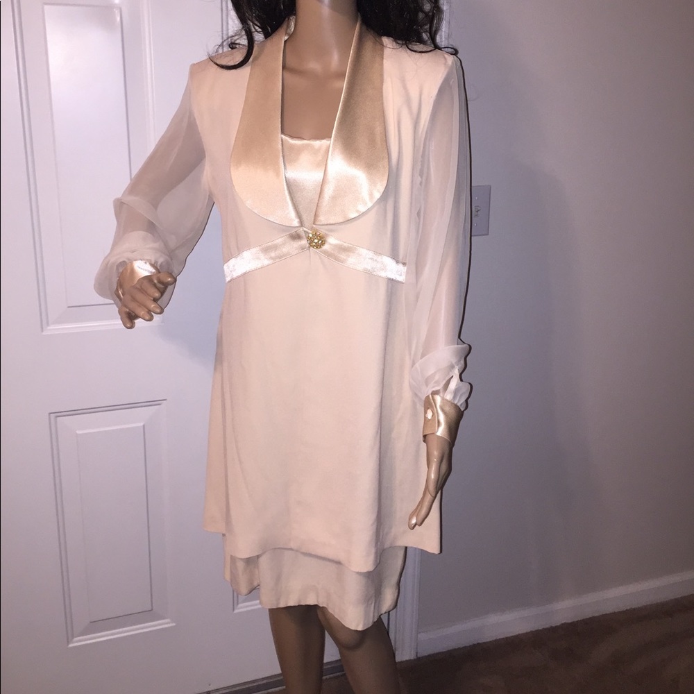 VTG 90’s size 8 Beige 2 piece dress jacket suit